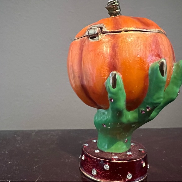 Department 56  Halloween bejeweled box small Jack o’Latern  witch hand. - Picture 5 of 7
